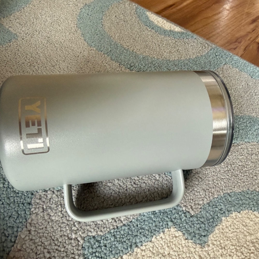 RAMBLER® 24 OZ MUG  WITH LID